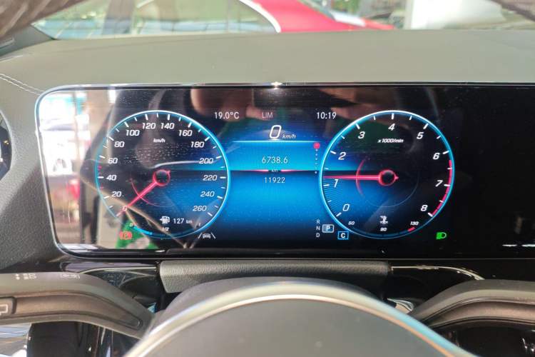 Used Mercedes-Benz GLA 2022 Facelifted GLA 200 Instrument Cluster