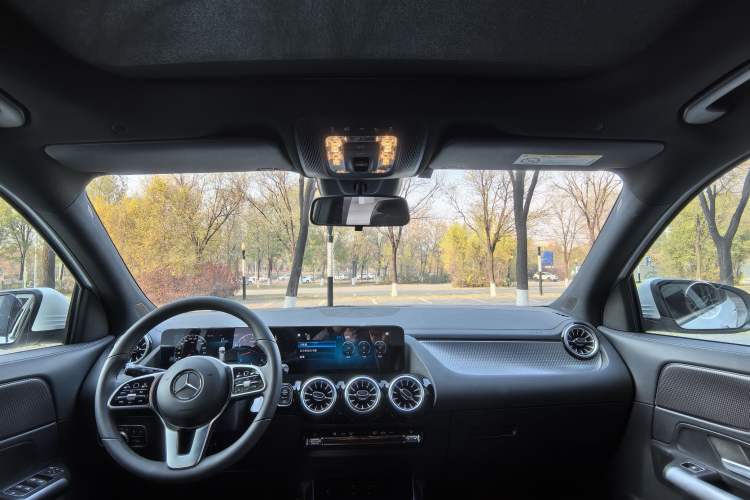 Used Mercedes-Benz GLA 2022 Facelifted GLA 200 Interior 1