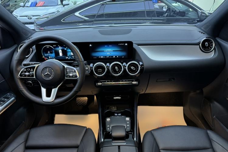 Used Mercedes-Benz GLA 2022 Second Facelift GLA 200 Interior 1
