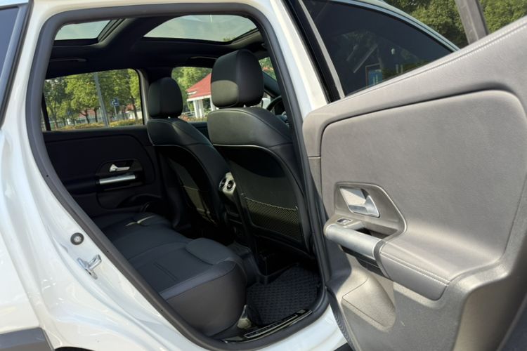 Used Mercedes-Benz GLA 2022 Facelifted GLA 200 Interior 10