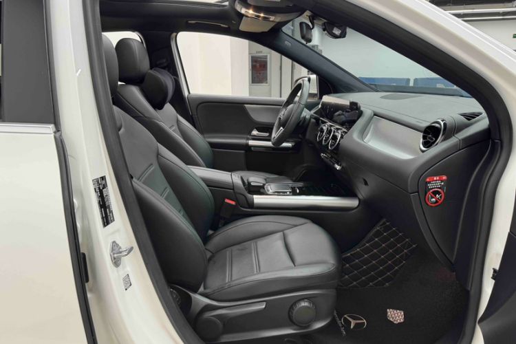 Used Mercedes-Benz GLA 2022 Second Facelift GLA 200 Interior 10