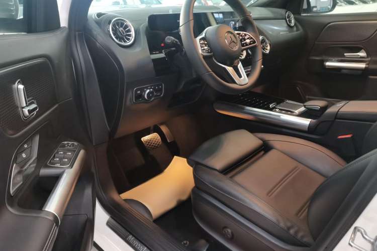 Used Mercedes-Benz GLA 2022 Facelifted GLA 200 Interior 2