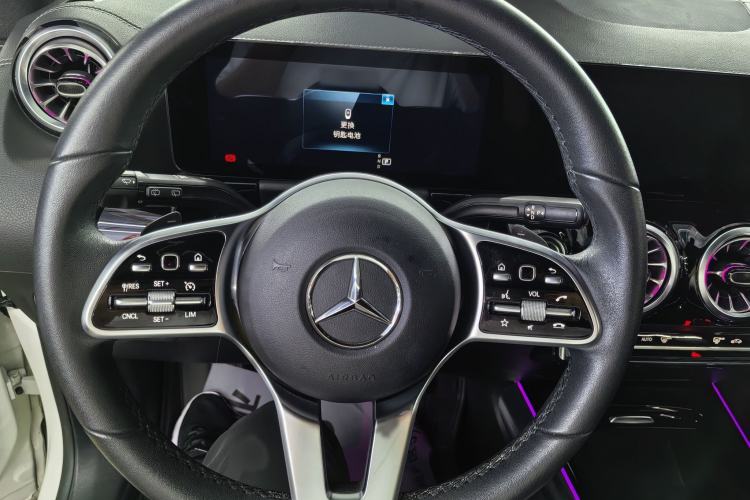 Used Mercedes-Benz GLA 2022 Facelifted GLA 200 Interior 2
