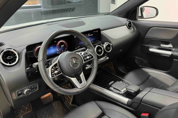 Used Mercedes-Benz GLA 2022 Second Facelift GLA 200 Interior 2