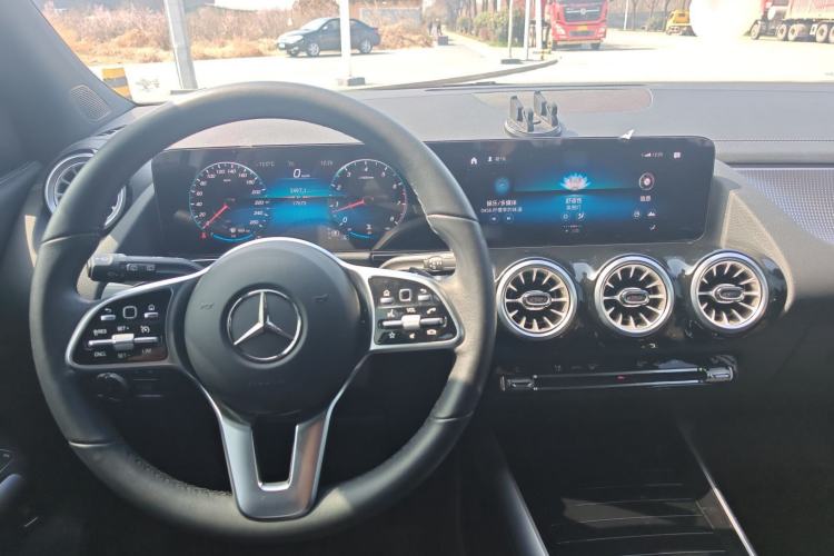 Used Mercedes-Benz GLA 2022 GLA 220 Interior 2