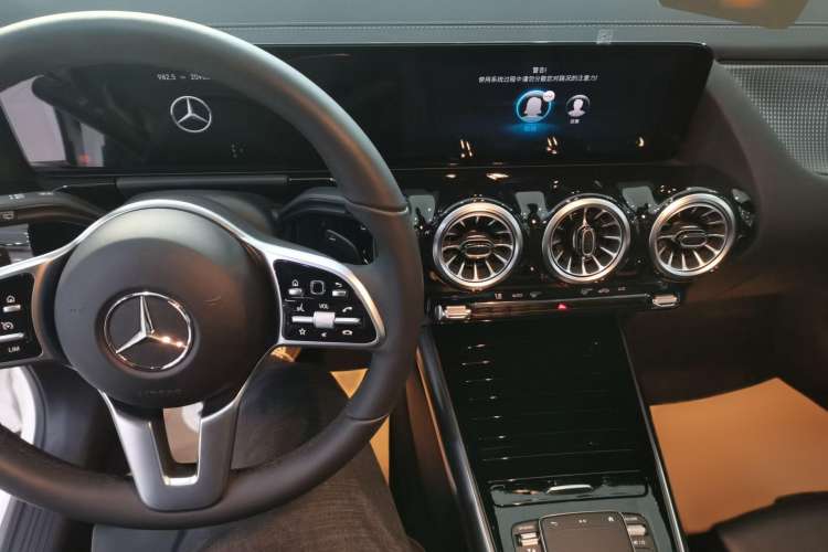 Used Mercedes-Benz GLA 2022 Facelifted GLA 200 Interior 3
