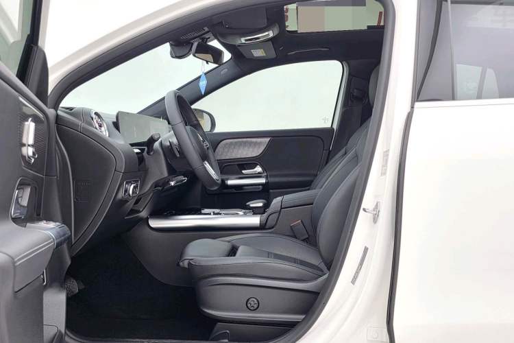 Used Mercedes-Benz GLA 2022 Facelifted GLA 200 Interior 3
