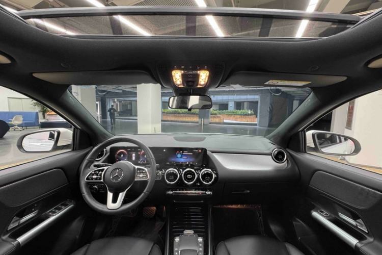 Used Mercedes-Benz GLA 2022 Second Facelift GLA 200 Interior 3