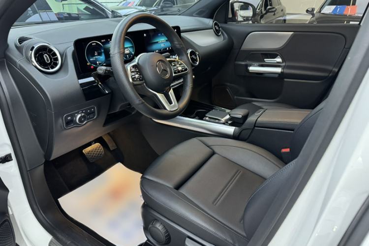 Used Mercedes-Benz GLA 2022 Second Facelift GLA 200 Interior 3