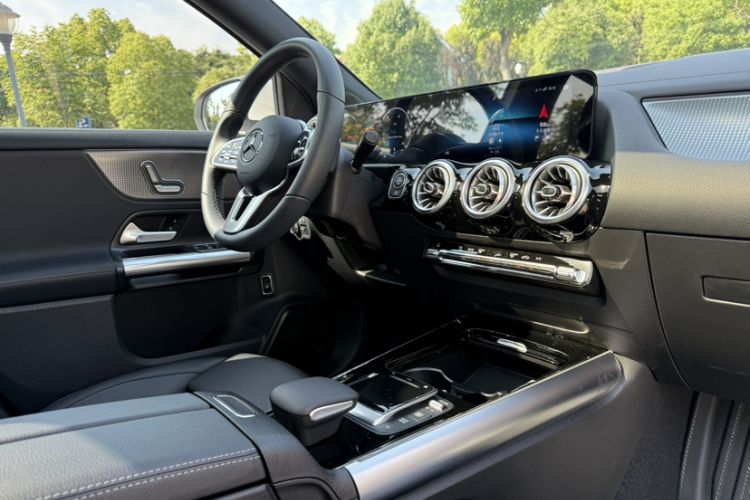 Used Mercedes-Benz GLA 2022 Facelifted GLA 200 Interior 4