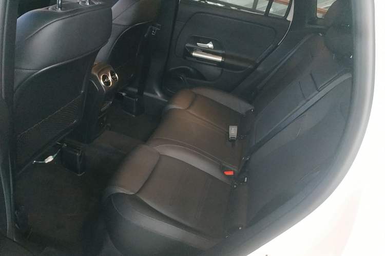 Used Mercedes-Benz GLA 2022 Second Facelift GLA 200 Interior 4