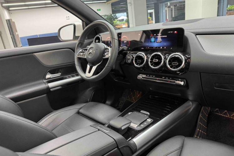 Used Mercedes-Benz GLA 2022 Second Facelift GLA 200 Interior 4