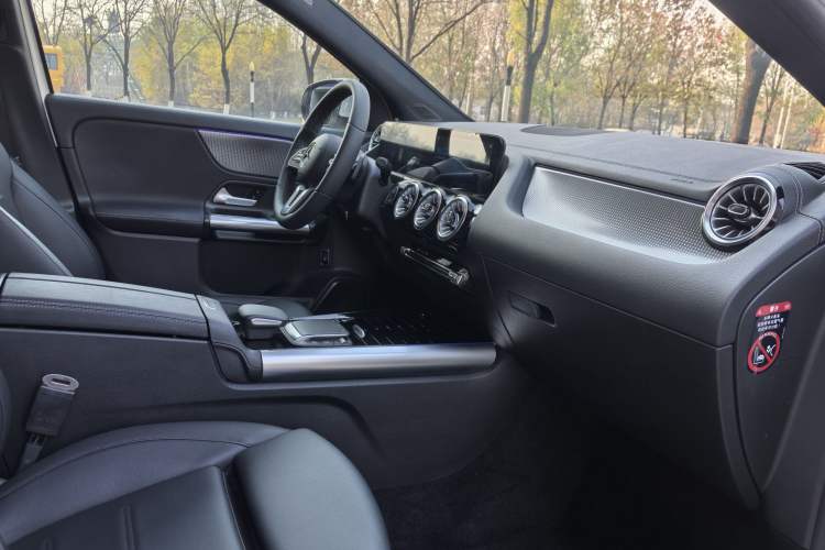 Used Mercedes-Benz GLA 2022 Facelifted GLA 200 Interior 4