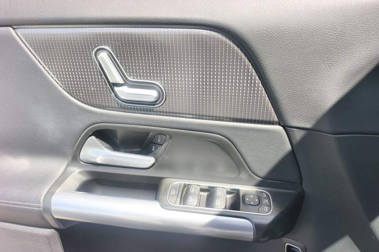 Used Mercedes-Benz GLA 2022 GLA 200 Interior 4