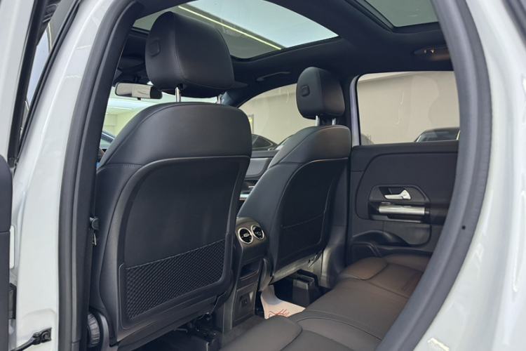 Used Mercedes-Benz GLA 2022 Second Facelift GLA 200 Interior 4