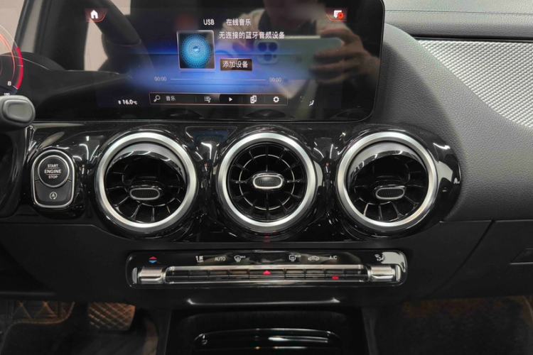 Used Mercedes-Benz GLA 2022 Second Facelift GLA 200 Interior 5