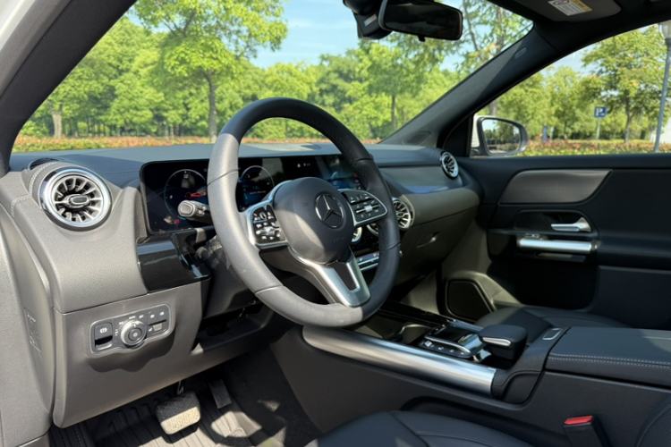 Used Mercedes-Benz GLA 2022 Facelifted GLA 200 Interior 6