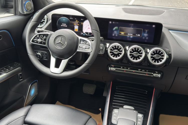 Used Mercedes-Benz GLA 2022 GLA 220 4MATIC Interior 6