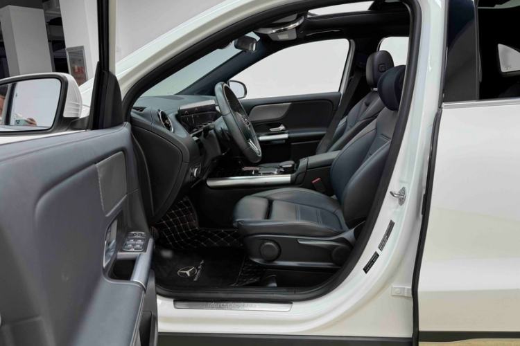Used Mercedes-Benz GLA 2022 Second Facelift GLA 200 Interior 7