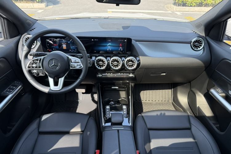Used Mercedes-Benz GLA 2022 Facelifted GLA 200 Interior 8