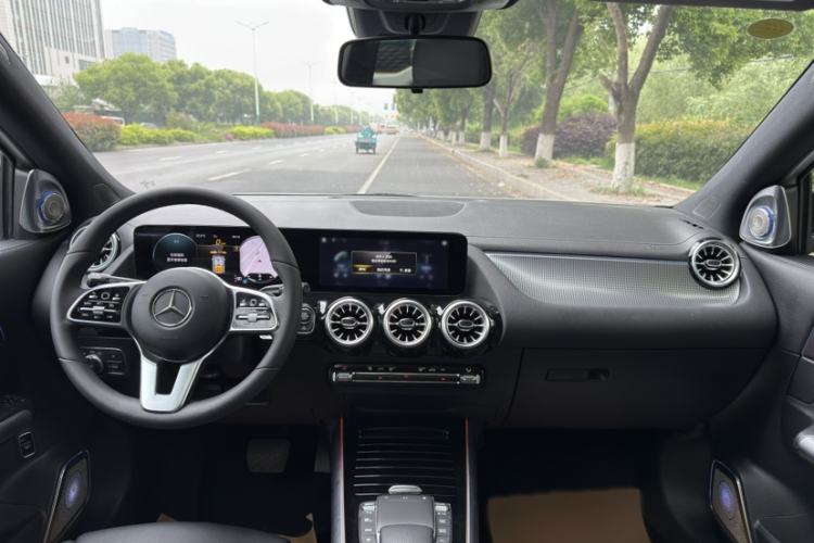 Used Mercedes-Benz GLA 2022 GLA 220 4MATIC Interior 8