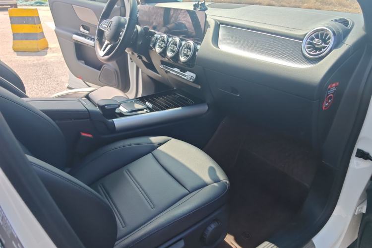 Used Mercedes-Benz GLA 2022 GLA 220 Interior 8