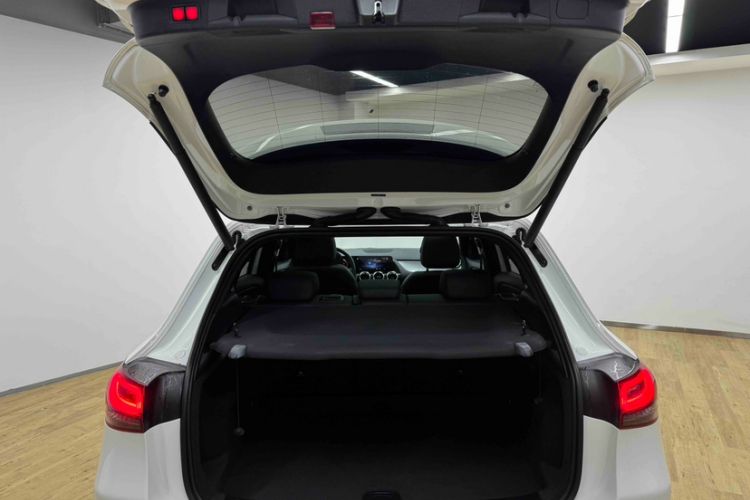 Used Mercedes-Benz GLA 2022 Second Facelift GLA 200 Interior 9