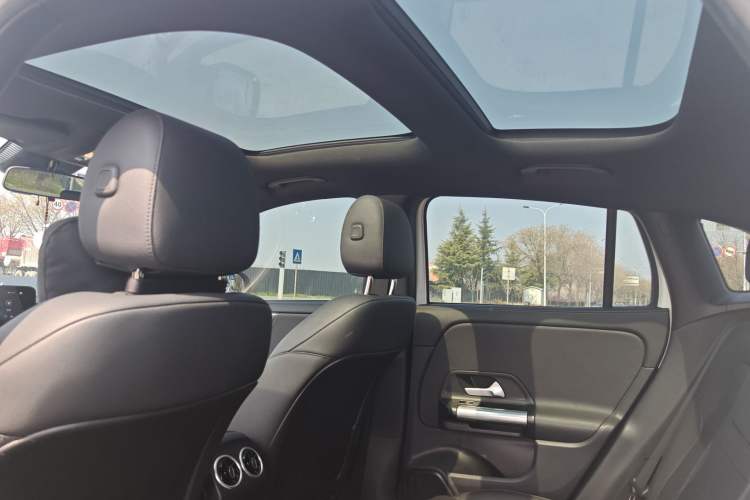 Used Mercedes-Benz GLA 2022 GLA 220 Interior 9