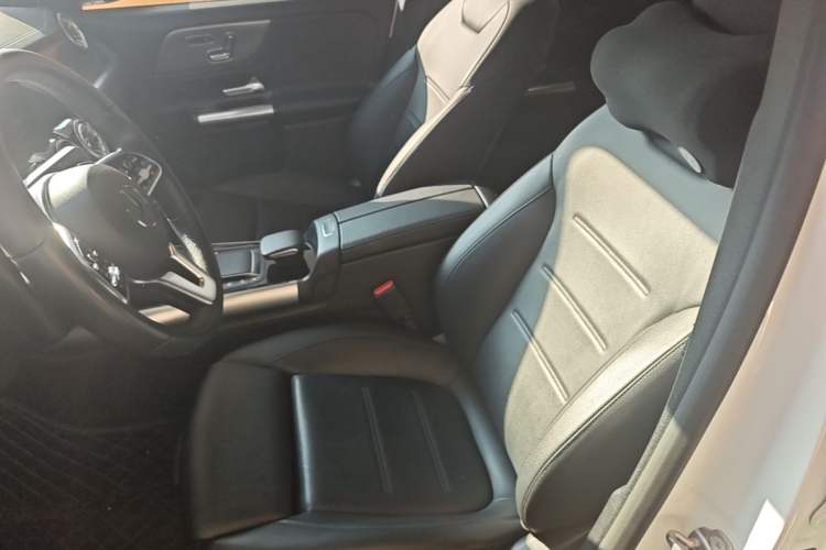 Used Mercedes-Benz GLA 2022 GLA 220 4MATIC Left Front Seat