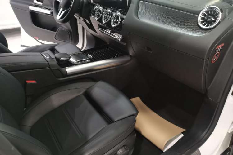 Used Mercedes-Benz GLA 2022 Facelifted GLA 200 Left Front Seat