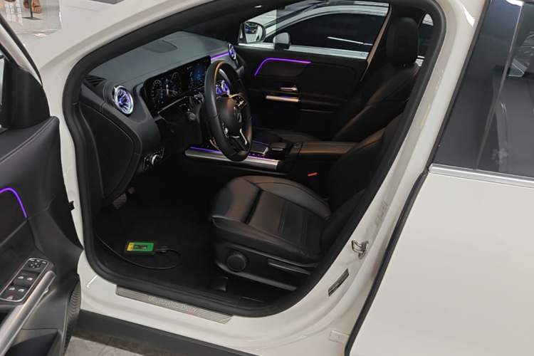 Used Mercedes-Benz GLA 2022 Facelifted GLA 200 Left Front Seat
