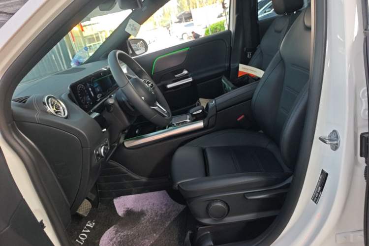 Used Mercedes-Benz GLA 2022 Facelifted GLA 200 Left Front Seat