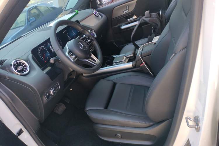 Used Mercedes-Benz GLA 2022 GLA 200 Left Front Seat