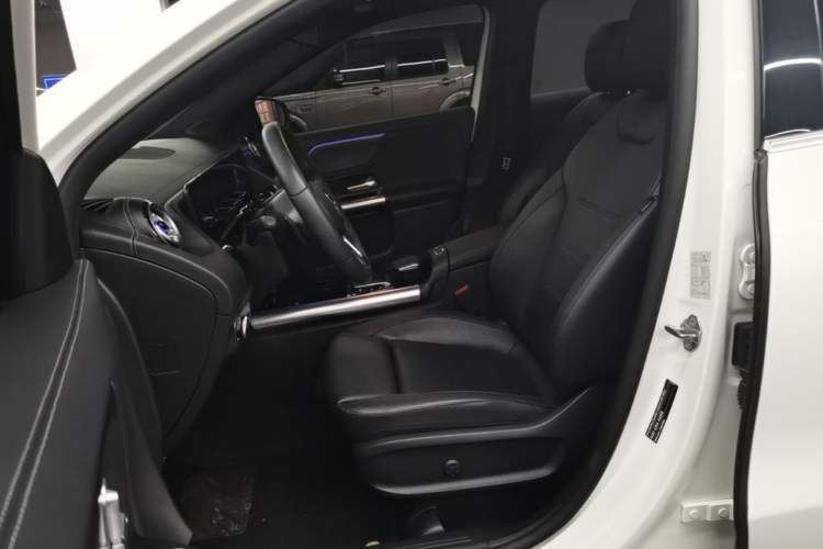 Used Mercedes-Benz GLA 2022 Facelifted GLA 200 Left Front Seat