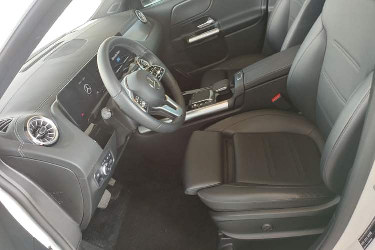 Used Mercedes-Benz GLA 2022 Facelifted GLA 200 Left Front Seat