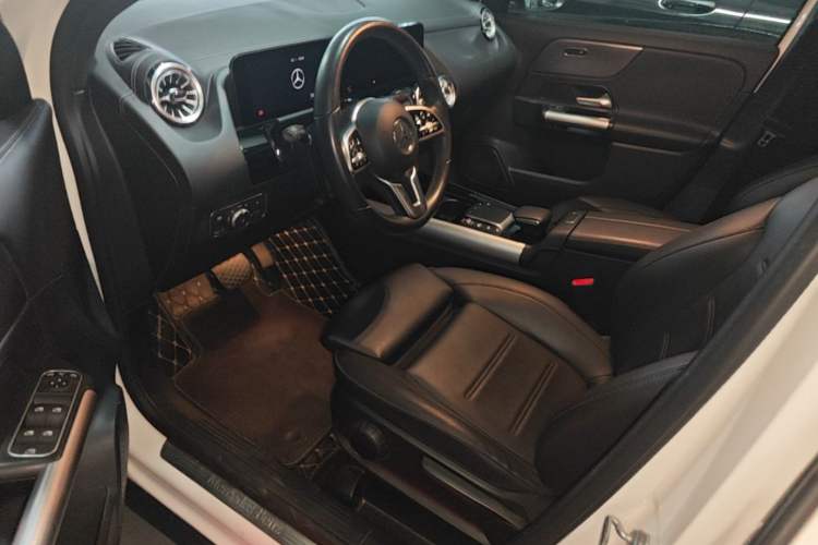 Used Mercedes-Benz GLA 2022 GLA 220 4MATIC Left Front Seat