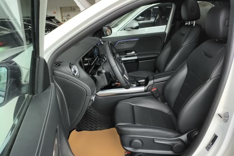 Used Mercedes-Benz GLA 2022 GLA 220 4MATIC Left Front Seat