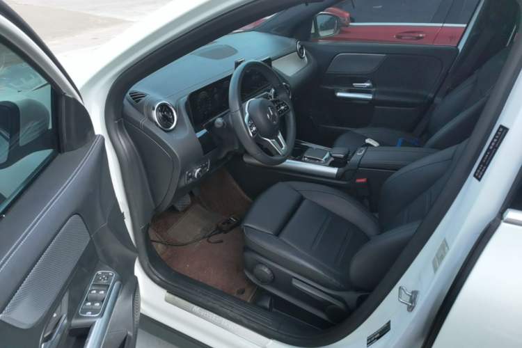 Used Mercedes-Benz GLA 2022 Second Facelift GLA 200 Left Front Seat