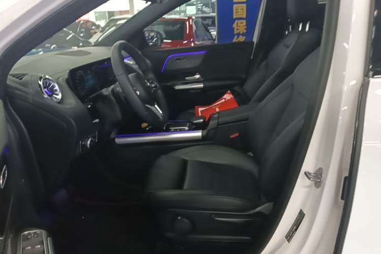 Used Mercedes-Benz GLA 2022 GLA 220 4MATIC Left Front Seat