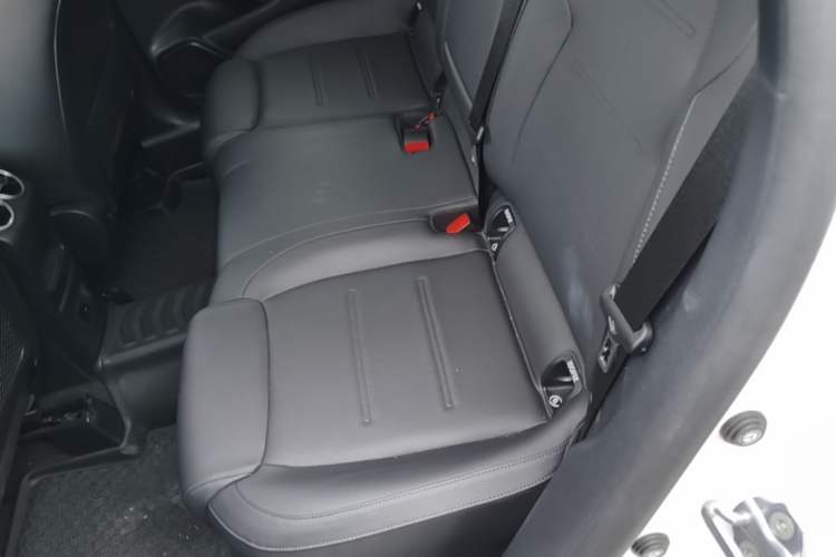 Used Mercedes-Benz GLA 2022 Facelifted GLA 200 Left Rear Seat