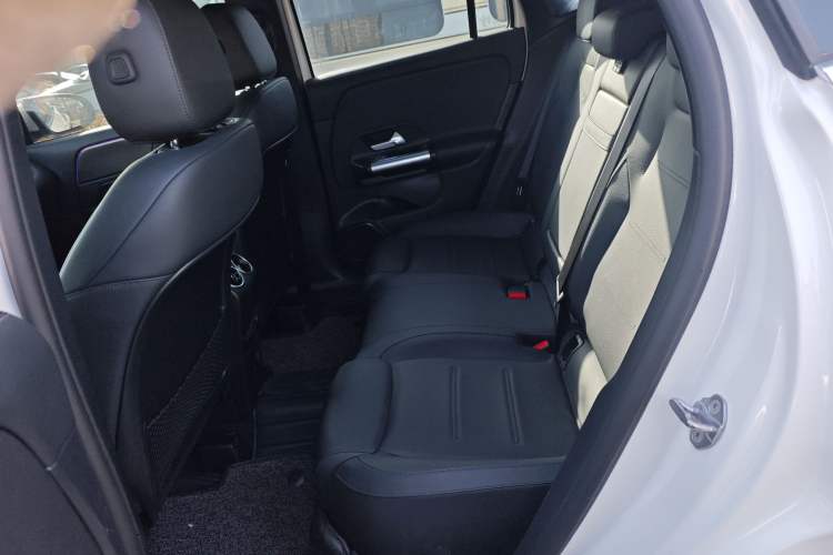 Used Mercedes-Benz GLA 2022 Facelifted GLA 200 Left Rear Seat