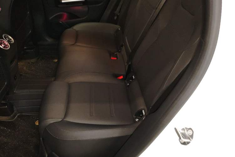 Used Mercedes-Benz GLA 2022 Facelifted GLA 200 Left Rear Seat