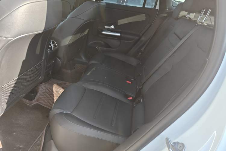 Used Mercedes-Benz GLA 2022 Facelifted GLA 200 Left Rear Seat