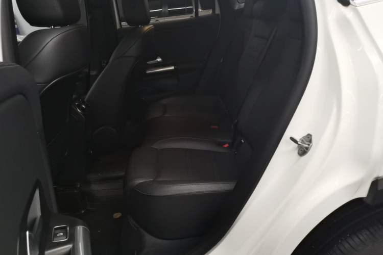 Used Mercedes-Benz GLA 2022 Facelifted GLA 200 Left Rear Seat