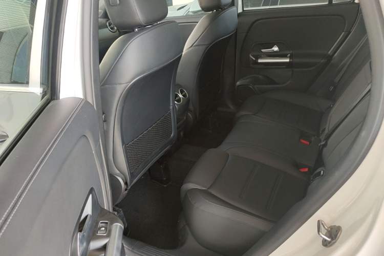 Used Mercedes-Benz GLA 2022 Facelifted GLA 200 Left Rear Seat