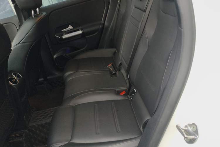 Used Mercedes-Benz GLA 2022 Facelifted GLA 200 Left Rear Seat