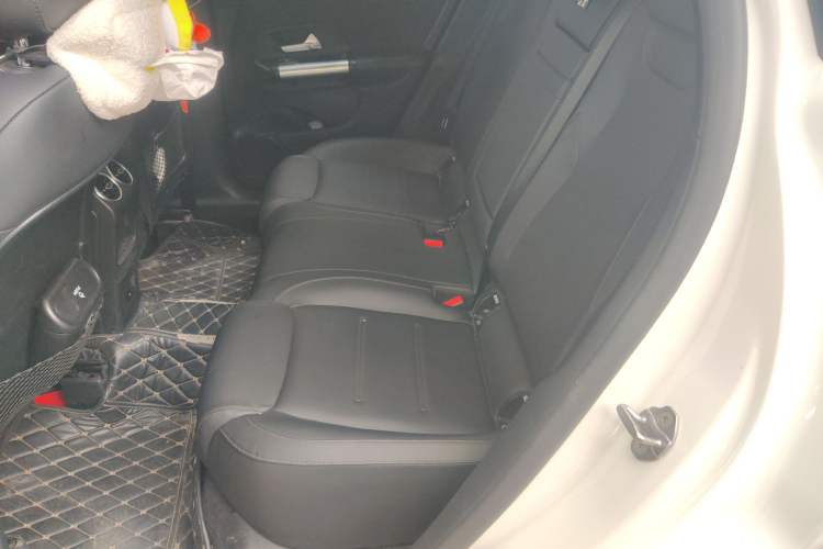 Used Mercedes-Benz GLA 2022 Facelifted GLA 200 Left Rear Seat