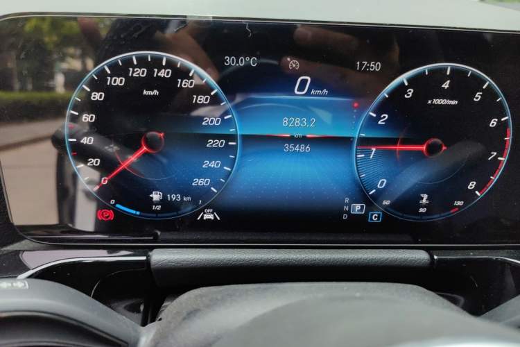 Used Mercedes-Benz GLA 2022 Facelifted GLA 200 Odometer Close Up