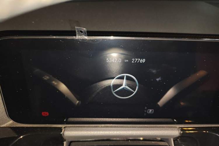 Used Mercedes-Benz GLA 2022 Facelifted GLA 200 Odometer Close Up
