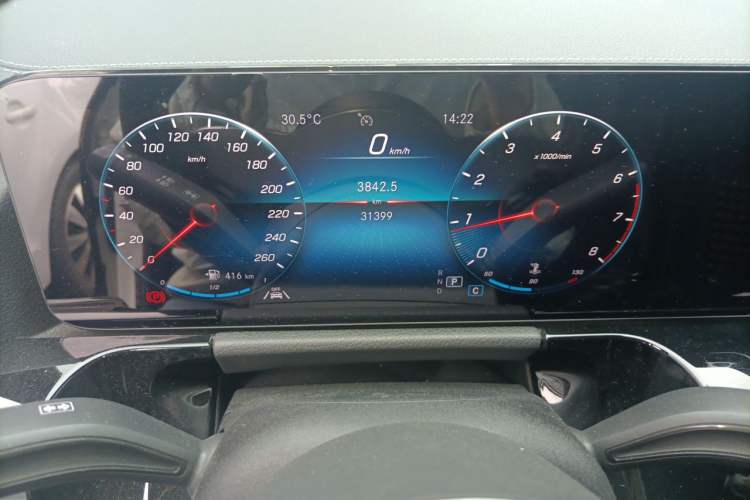 Used Mercedes-Benz GLA 2022 Facelifted GLA 200 Odometer Close Up